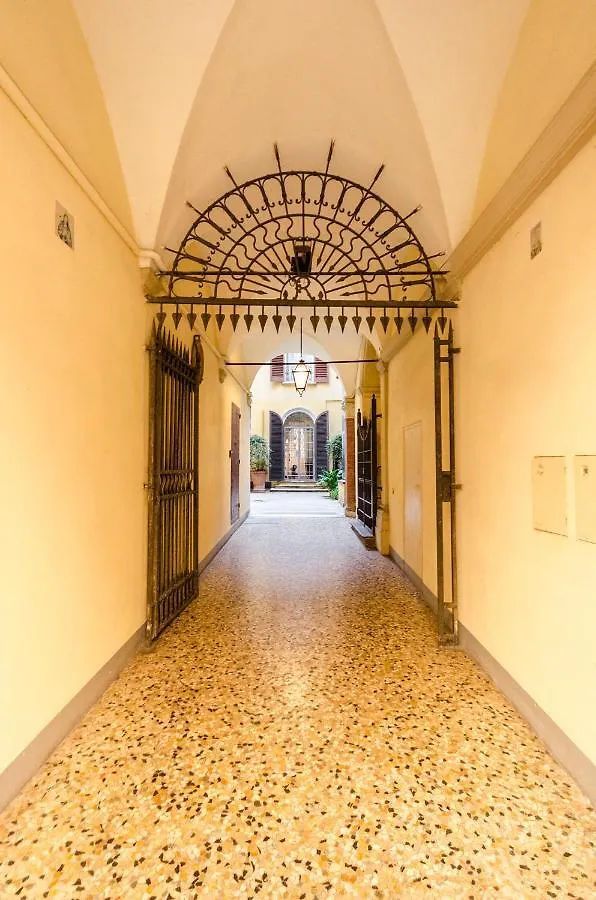 בולוניה Mercanzia Apartment, Palazzo Storico Sotto Le Due Torri