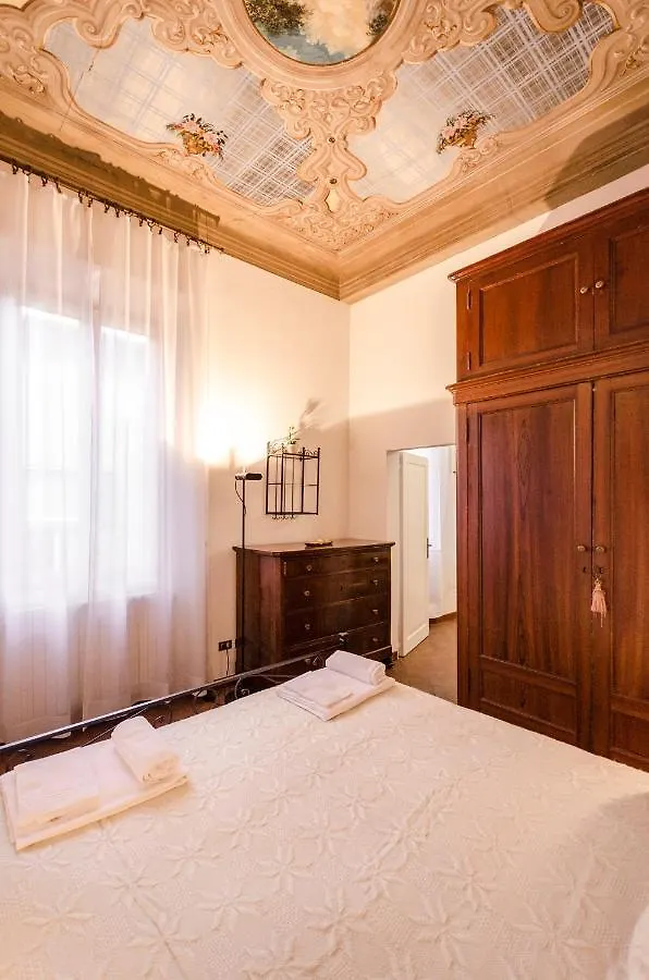 בולוניה Mercanzia Apartment, Palazzo Storico Sotto Le Due Torri 0*,  איטליה